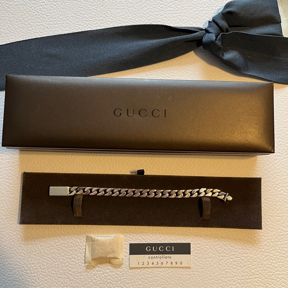 Authentic vintage Gucci women’s bracelet 8 mm 7.27 long . spectacular condition.